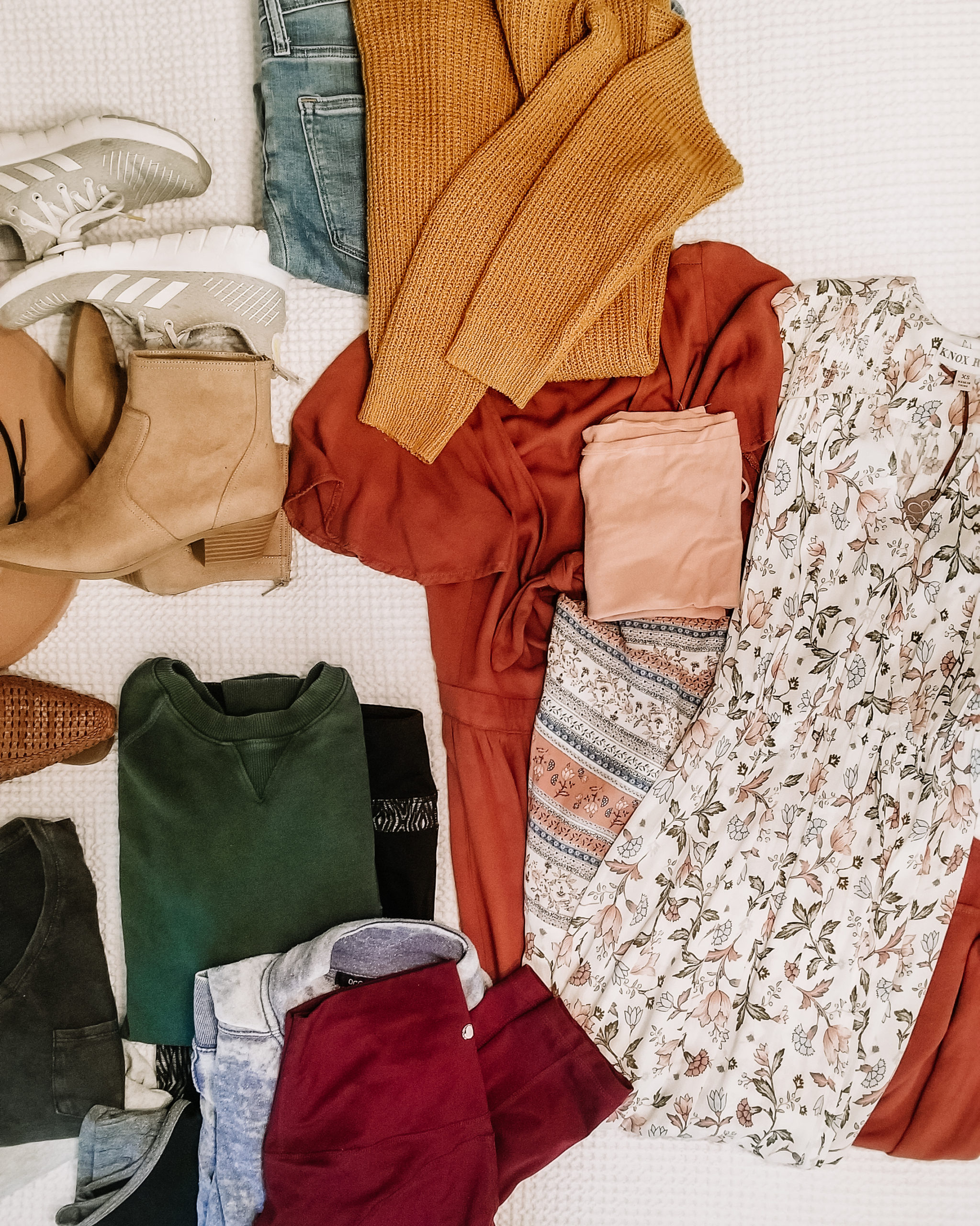 How to Pack for a Fall Weekend Getaway | Laura Near and Far